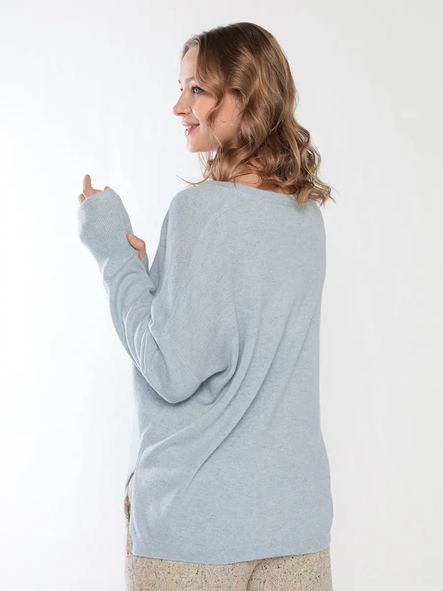 Пуловер свободного кроя светло-голубого цвета
